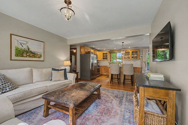 56 North St, Hatfield, MA 01038