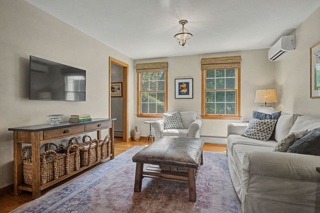 56 North St, Hatfield, MA 01038