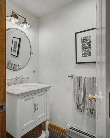 56 North St, Hatfield, MA 01038