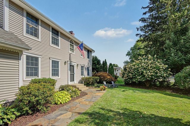 56 North St, Hatfield, MA 01038