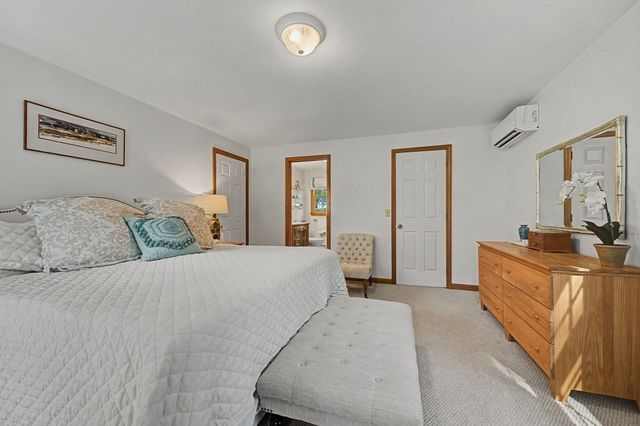 56 North St, Hatfield, MA 01038