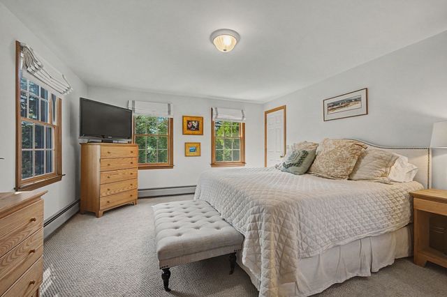 56 North St, Hatfield, MA 01038