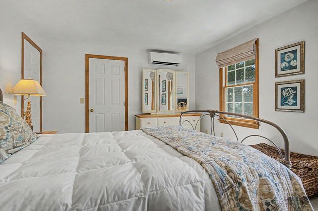 56 North St, Hatfield, MA 01038