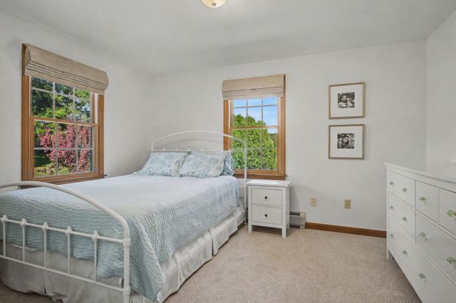 56 North St, Hatfield, MA 01038