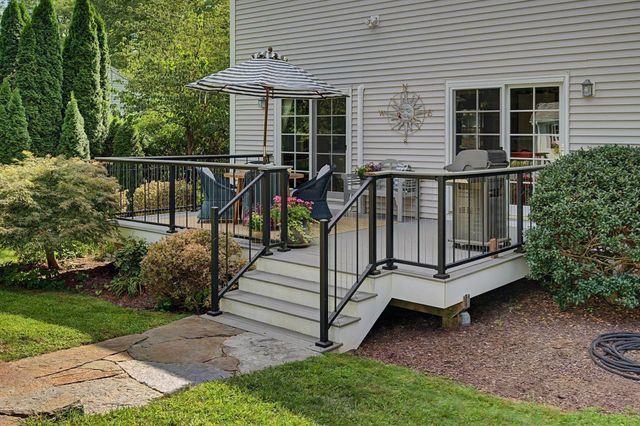 56 North St, Hatfield, MA 01038