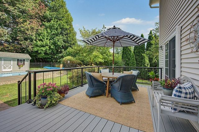 56 North St, Hatfield, MA 01038