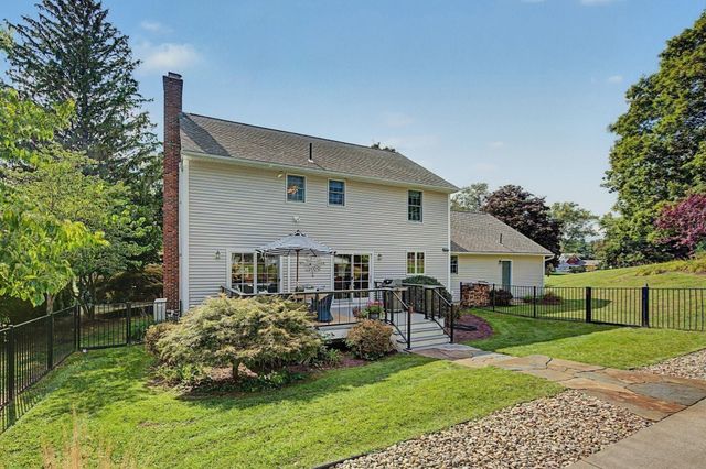 56 North St, Hatfield, MA 01038