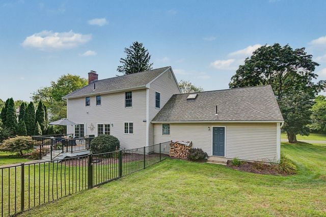 56 North St, Hatfield, MA 01038