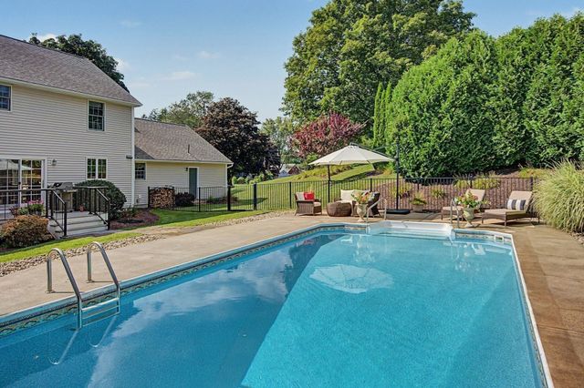 56 North St, Hatfield, MA 01038