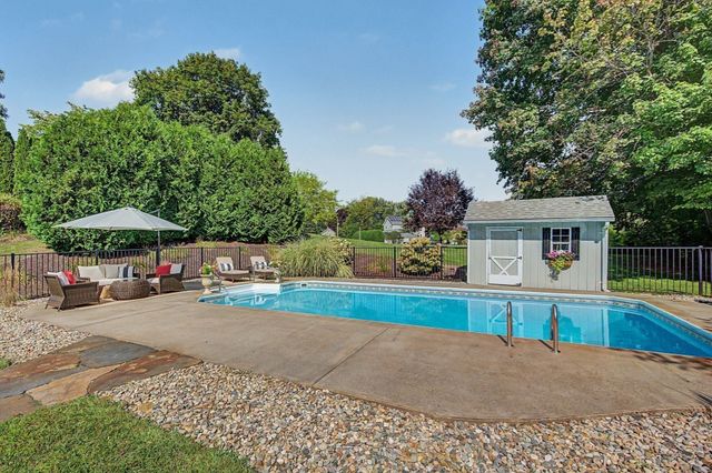 56 North St, Hatfield, MA 01038