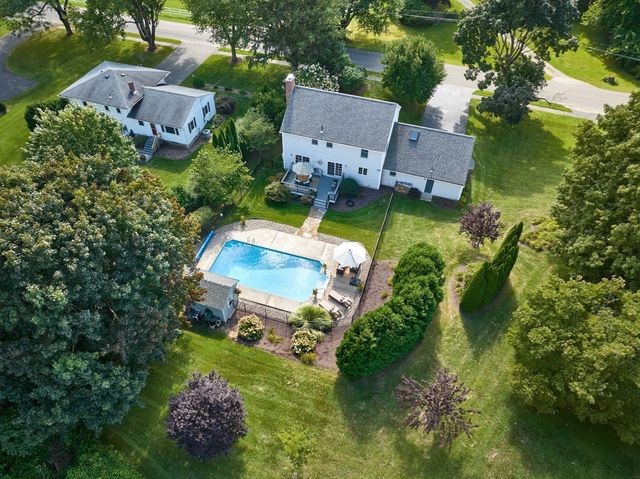 56 North St, Hatfield, MA 01038