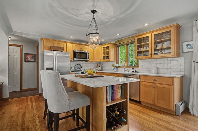 56 North St, Hatfield, MA 01038
