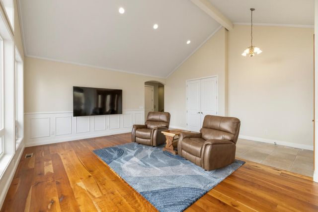 6586 Coopers Hawk Road, Klamath Falls, OR 97601