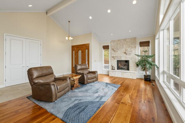 6586 Coopers Hawk Road, Klamath Falls, OR 97601