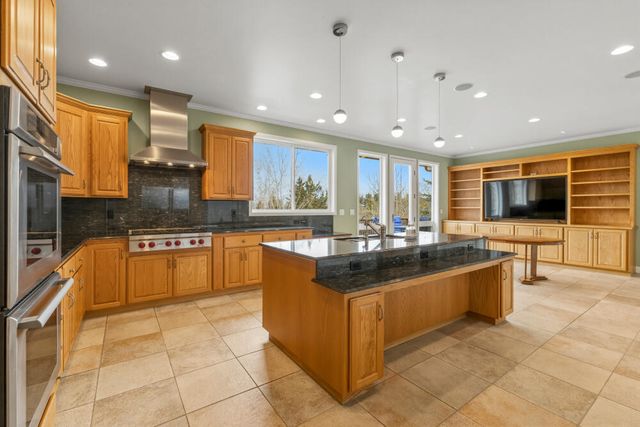 6586 Coopers Hawk Road, Klamath Falls, OR 97601