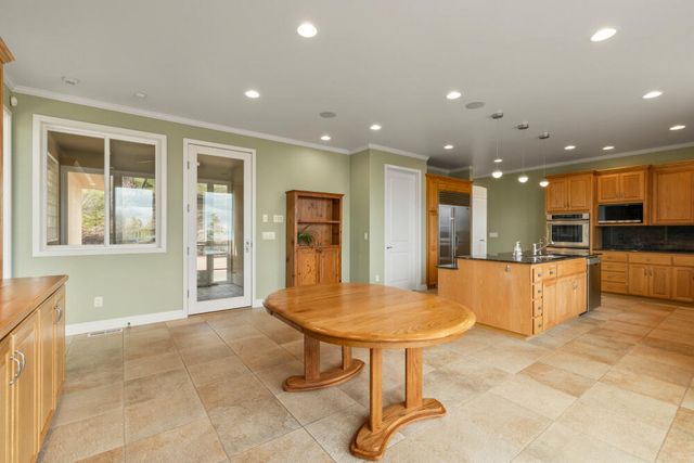 6586 Coopers Hawk Road, Klamath Falls, OR 97601