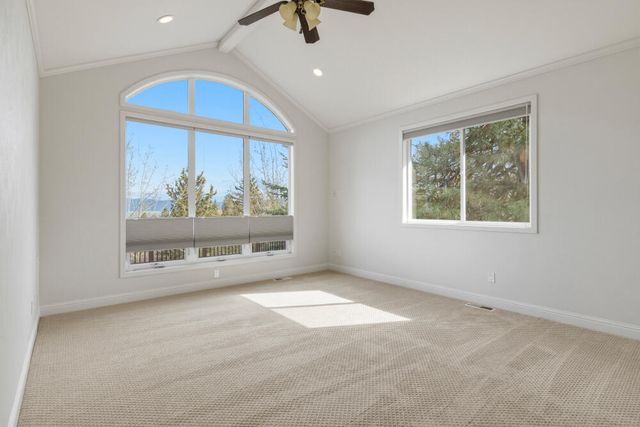 6586 Coopers Hawk Road, Klamath Falls, OR 97601