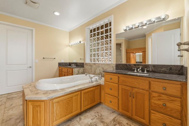 6586 Coopers Hawk Road, Klamath Falls, OR 97601