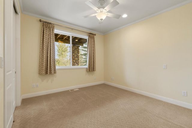 6586 Coopers Hawk Road, Klamath Falls, OR 97601