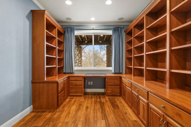 6586 Coopers Hawk Road, Klamath Falls, OR 97601