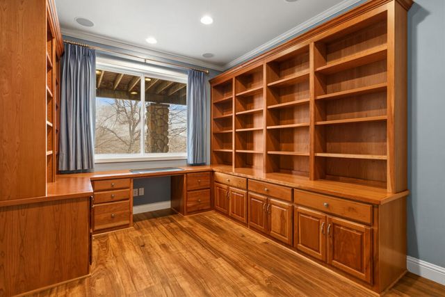 6586 Coopers Hawk Road, Klamath Falls, OR 97601