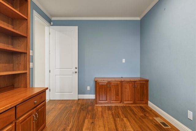 6586 Coopers Hawk Road, Klamath Falls, OR 97601