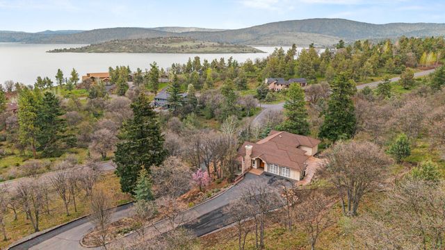 6586 Coopers Hawk Road, Klamath Falls, OR 97601