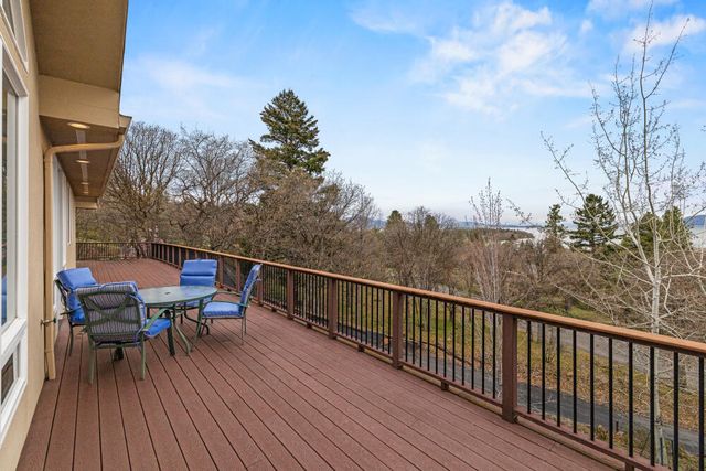 6586 Coopers Hawk Road, Klamath Falls, OR 97601