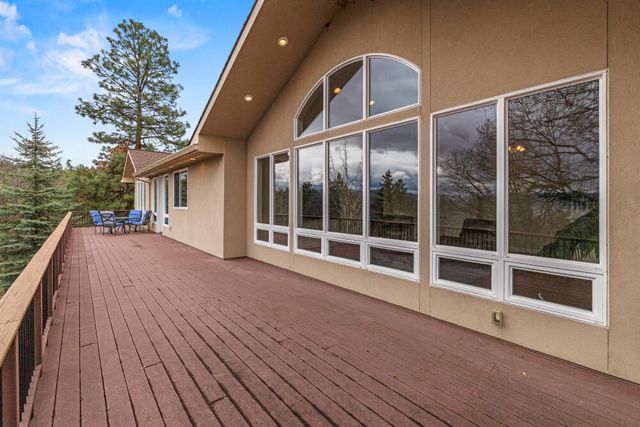 6586 Coopers Hawk Road, Klamath Falls, OR 97601