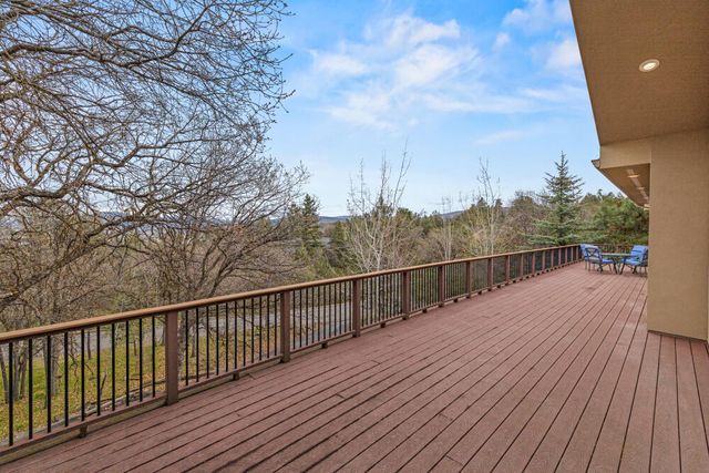 6586 Coopers Hawk Road, Klamath Falls, OR 97601