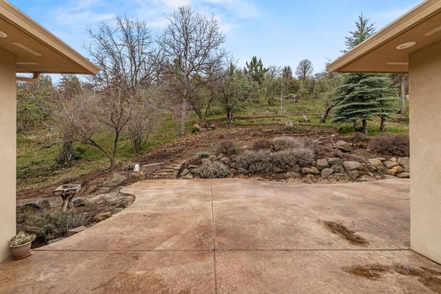 6586 Coopers Hawk Road, Klamath Falls, OR 97601