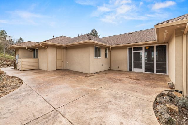 6586 Coopers Hawk Road, Klamath Falls, OR 97601