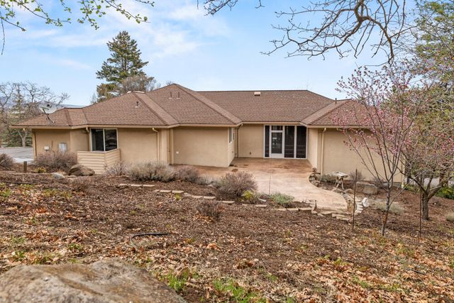 6586 Coopers Hawk Road, Klamath Falls, OR 97601