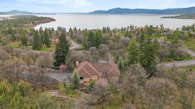 6586 Coopers Hawk Road, Klamath Falls, OR 97601