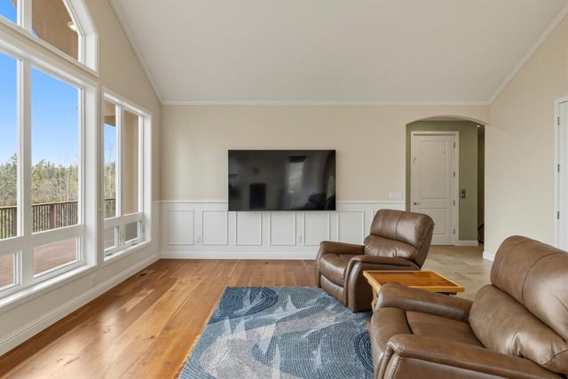 6586 Coopers Hawk Road, Klamath Falls, OR 97601