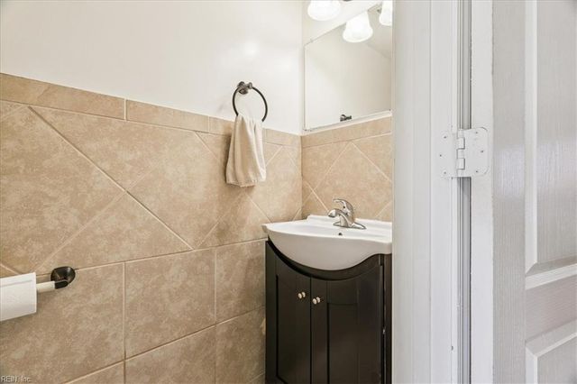 645 Red Horse LN, Virginia Beach, VA 23462