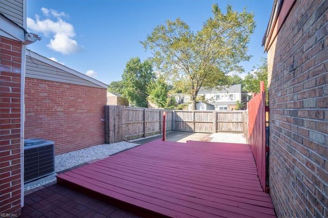 645 Red Horse LN, Virginia Beach, VA 23462
