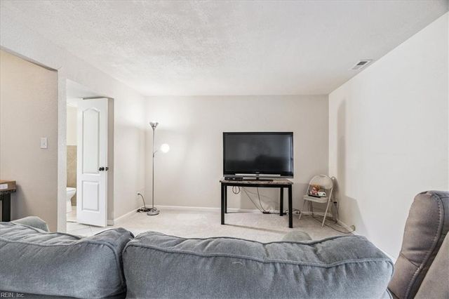 645 Red Horse LN, Virginia Beach, VA 23462