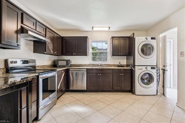 645 Red Horse LN, Virginia Beach, VA 23462