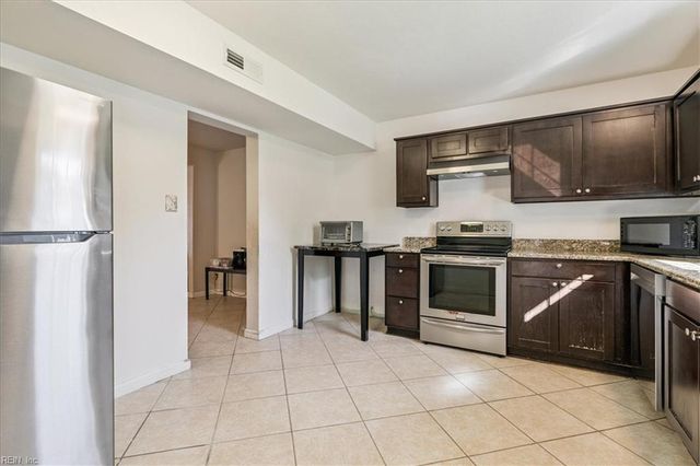645 Red Horse LN, Virginia Beach, VA 23462
