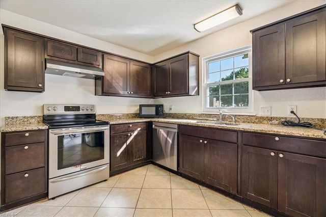 645 Red Horse LN, Virginia Beach, VA 23462
