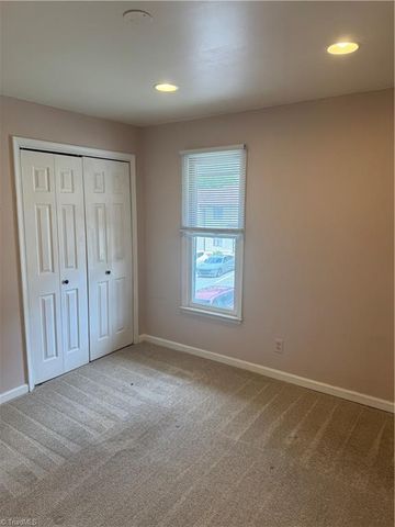 894 Ridge Court, Winston-salem, NC 27107