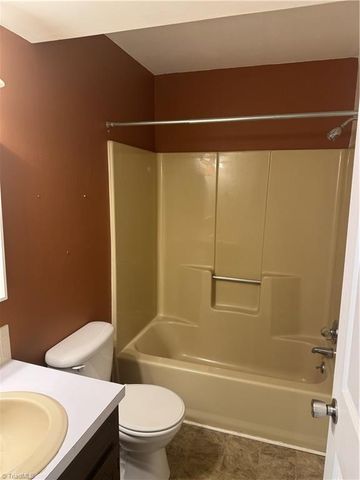 894 Ridge Court, Winston-salem, NC 27107