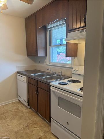 894 Ridge Court, Winston-salem, NC 27107