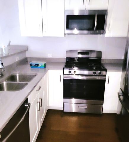 1810 W Touhy Avenue, Chicago, IL 60626