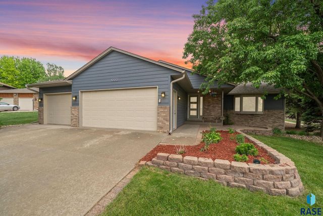 1000 N Richmond Cir Circle, Sioux Falls, SD 57103