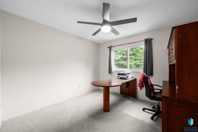 1000 N Richmond Cir Circle, Sioux Falls, SD 57103