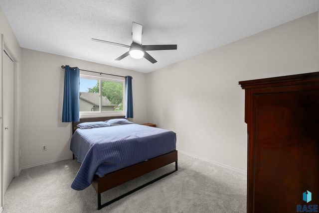 1000 N Richmond Cir Circle, Sioux Falls, SD 57103