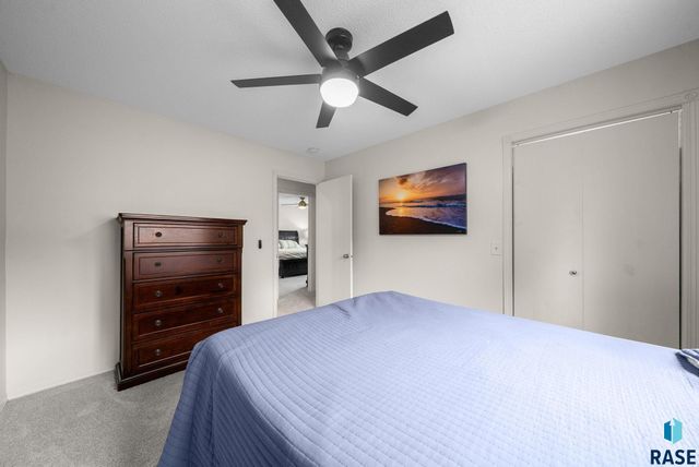 1000 N Richmond Cir Circle, Sioux Falls, SD 57103
