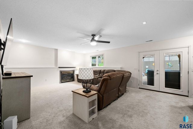1000 N Richmond Cir Circle, Sioux Falls, SD 57103